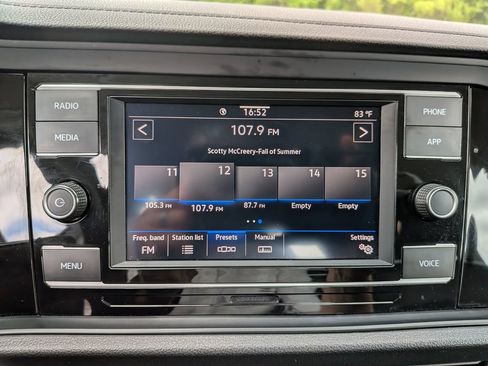 Used 2024 Volkswagen Jetta SE FWD image 25