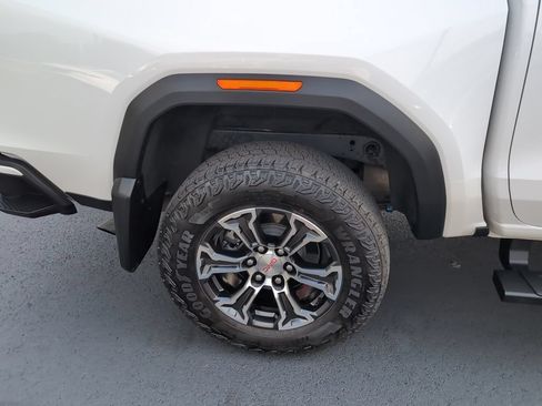 Used 2024 GMC Canyon AT4 w/ AT4 Premium Package AWD/4WD image 4