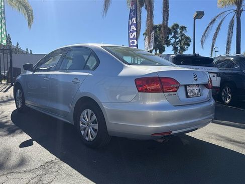 Used 2012 Volkswagen Jetta Sedan FWD image 12