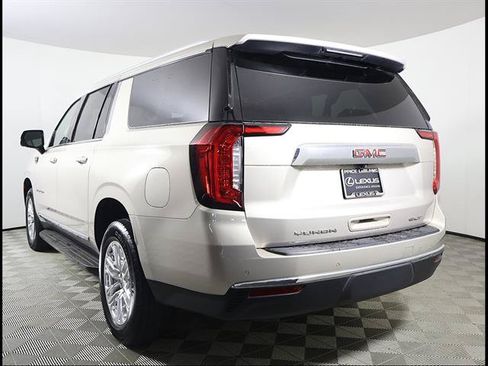 Used 2023 GMC Yukon XL SLT w/ SLT Premium Package RWD image 4
