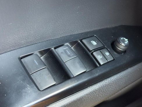 Used 2025 Toyota Camry XLE FWD image 21