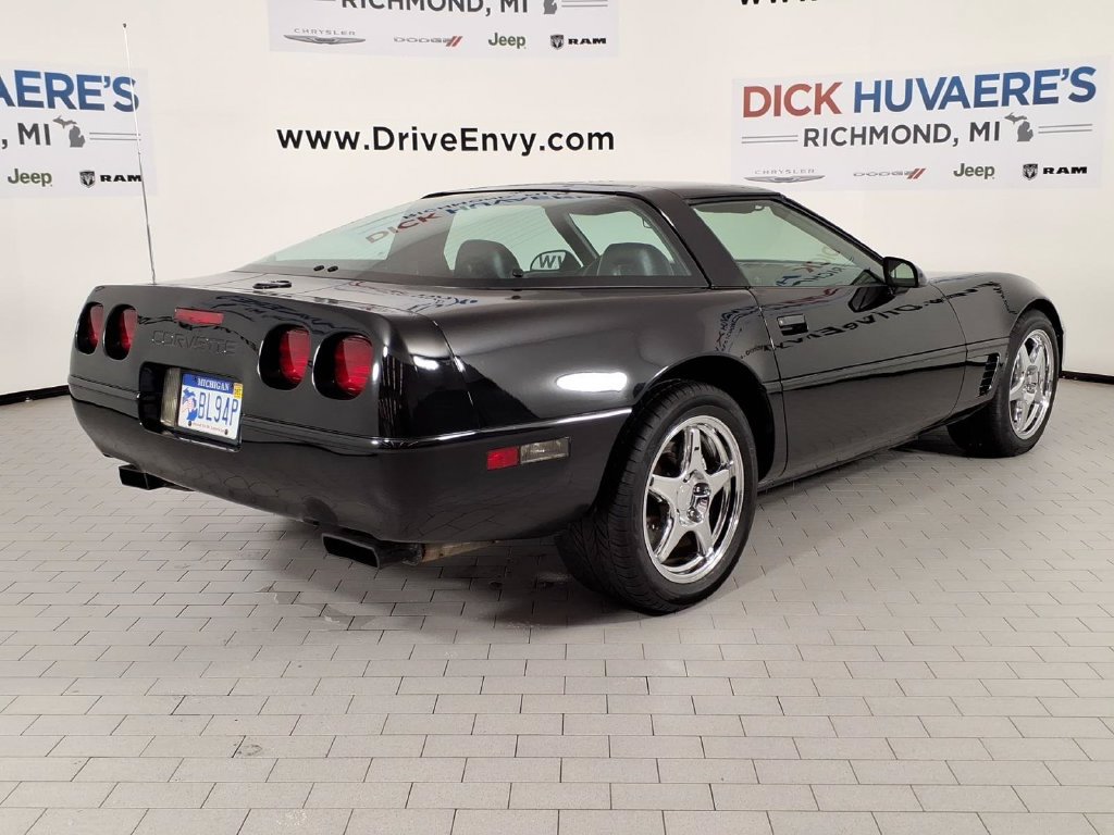 Used 1995 Chevrolet Corvette Coupe RWD image 4