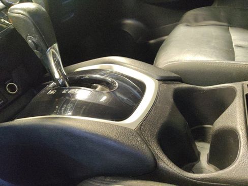 Used 2015 Nissan Rogue SL image 26