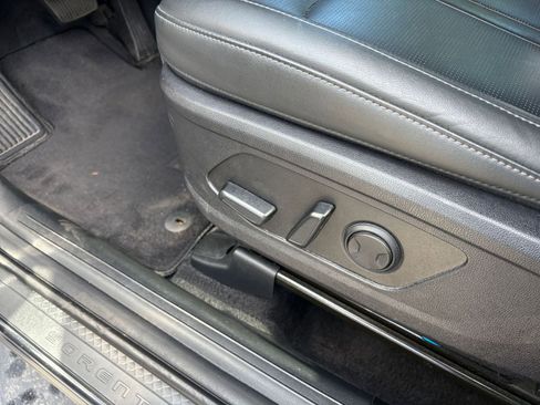 Used 2024 Kia Sorento S image 22