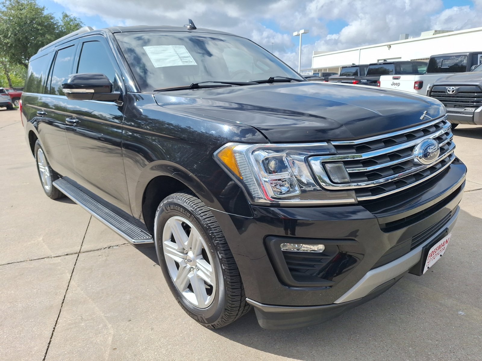 Used 2020 Ford Expedition Max XLT w/ Equipment Group 202A RWD image 8