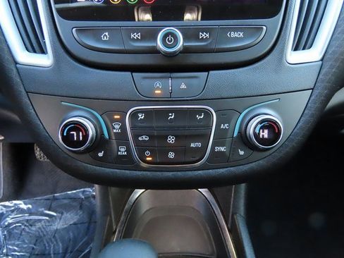 Used 2024 Chevrolet Malibu LT image 28