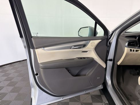 Used 2018 Cadillac XT5 Luxury w/ Driver Awareness Package FWD image 14