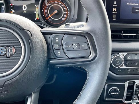 Certified 2025 Jeep Wrangler Unlimited Rubicon w/ Convenience Group AWD/4WD image 6