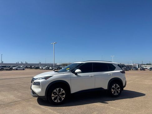 Used 2023 Nissan Rogue SV w/ SV Premium B Package FWD image 10