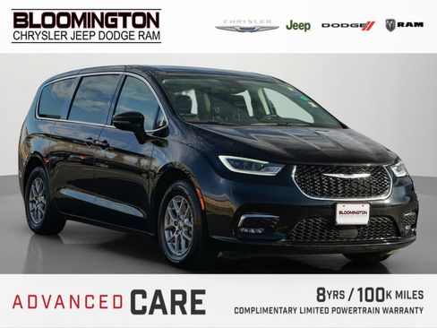 Used 2024 Chrysler Pacifica Touring-L image 1