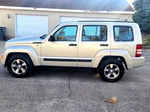 Used 2008 Jeep Liberty Sport image 6