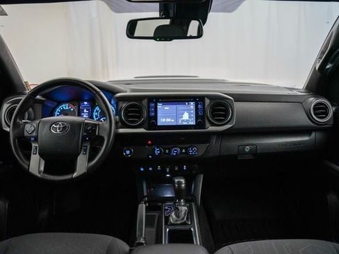 Used 2019 Toyota Tacoma TRD Sport w/ Technology Package RWD image 12