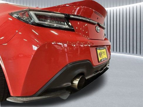 Used 2024 Toyota GR86 Premium image 9