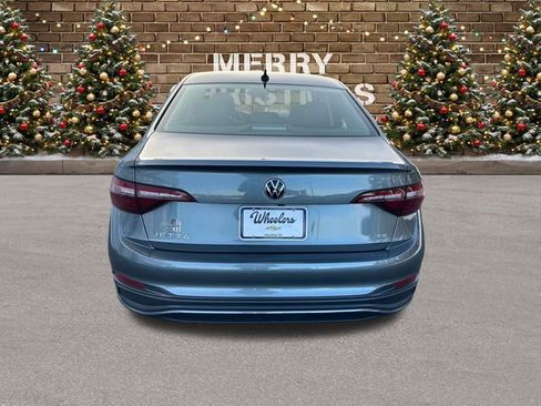 Used 2023 Volkswagen Jetta SE w/ Panoramic Sunroof Package image 4