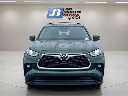 Used 2025 Toyota Highlander XLE image 2