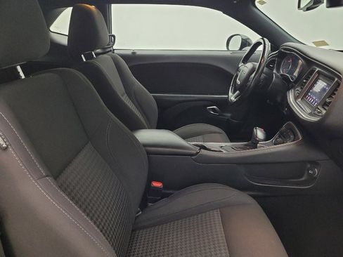 Used 2019 Dodge Challenger SXT RWD image 21