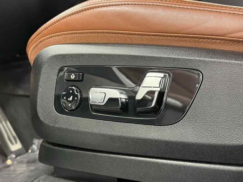 Used 2023 BMW X7 M60i image 42