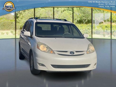 Used 2010 Toyota Sienna XLE image 3