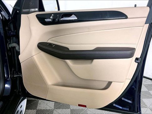 Used 2017 Mercedes-Benz GLE 350 w/ Premium 1 Package image 24