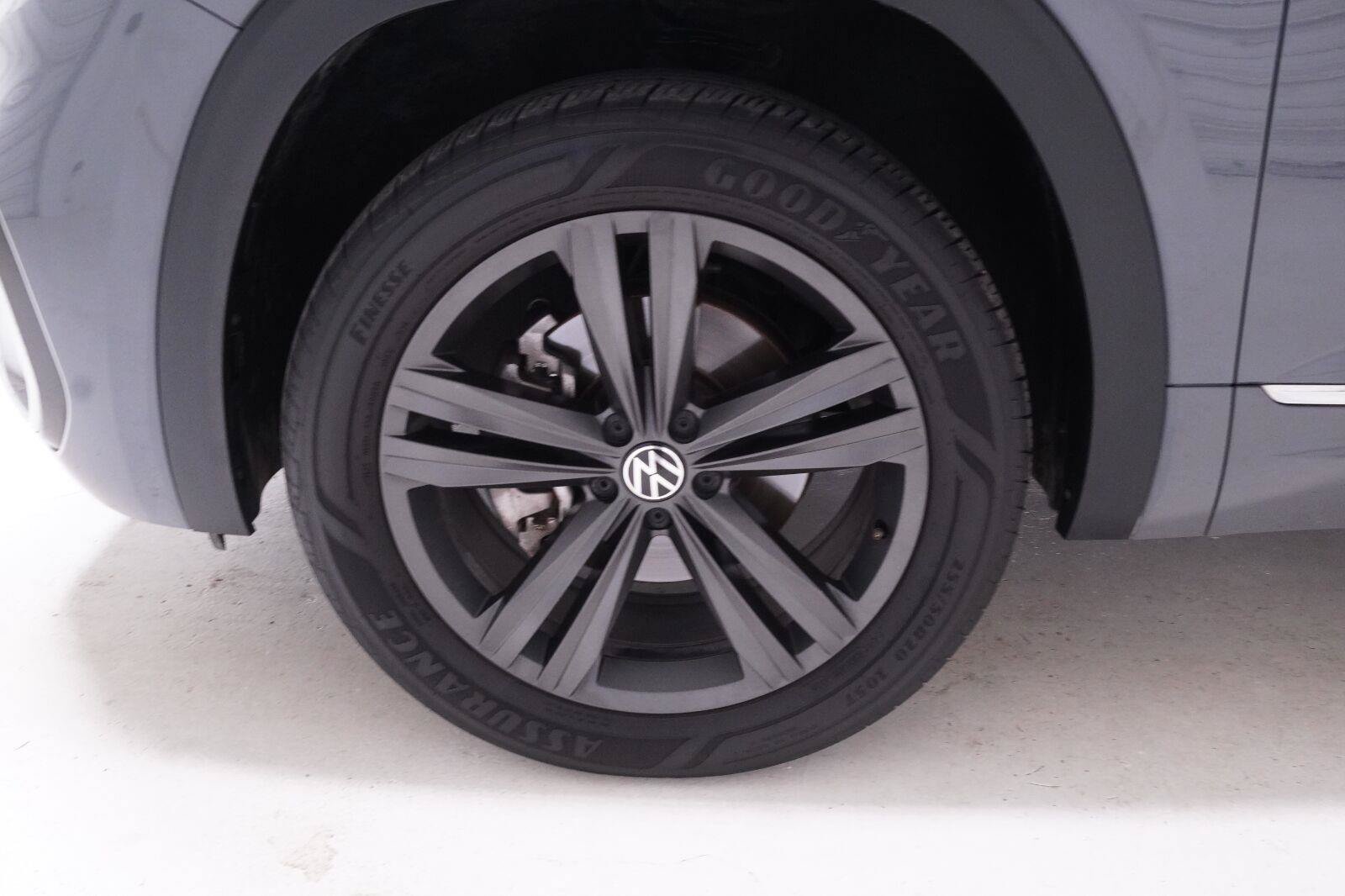 Used 2021 Volkswagen Atlas Cross Sport SE w/ Panoramic Sunroof Package FWD image 35