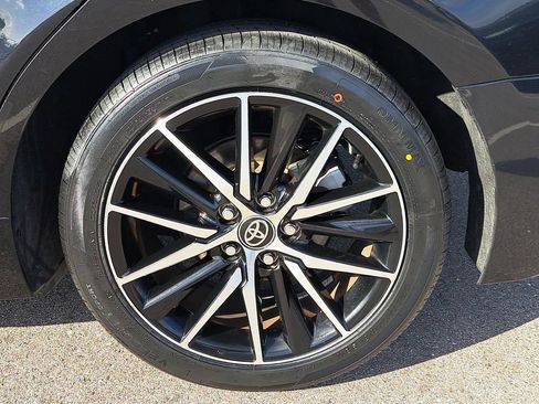 Used 2021 Toyota Camry SE image 5