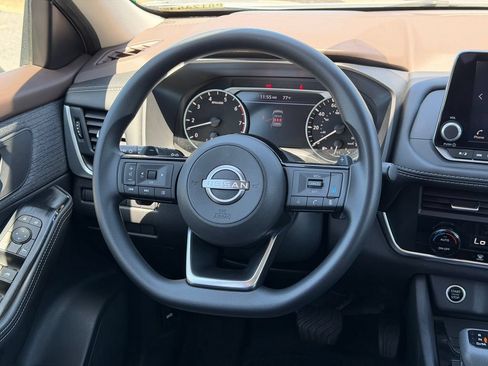 Used 2023 Nissan Rogue SV AWD/4WD image 22
