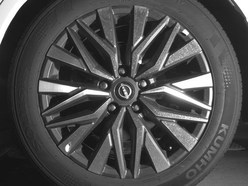 Used 2025 Nissan Altima 2.5 SV image 14