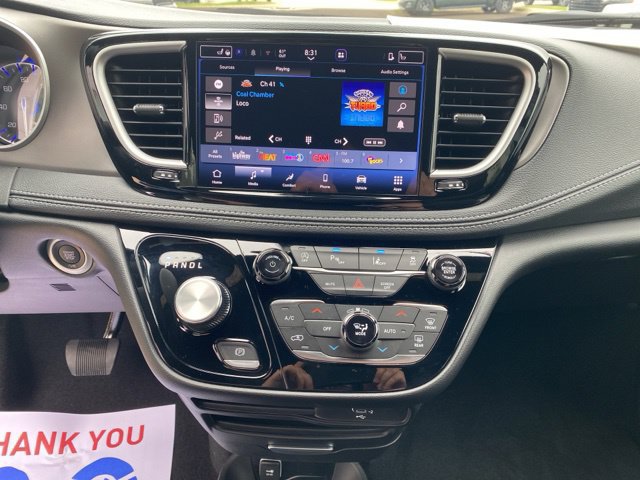 New 2027 Chrysler Pacifica Select FWD image 10