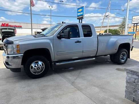 Used 2011 Chevrolet Silverado 3500 LT w/ Interior Plus Package AWD/4WD image 4