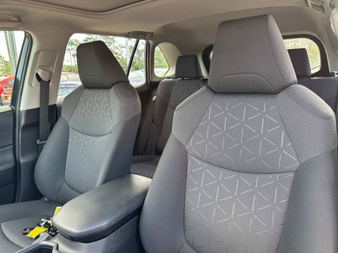 Used 2020 Toyota RAV4 XLE w/ Convenience Package FWD image 20