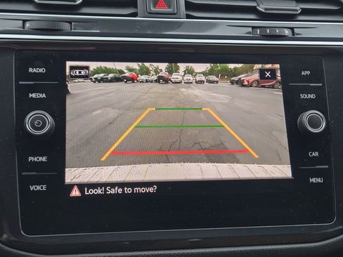 Used 2024 Volkswagen Tiguan SE image 26