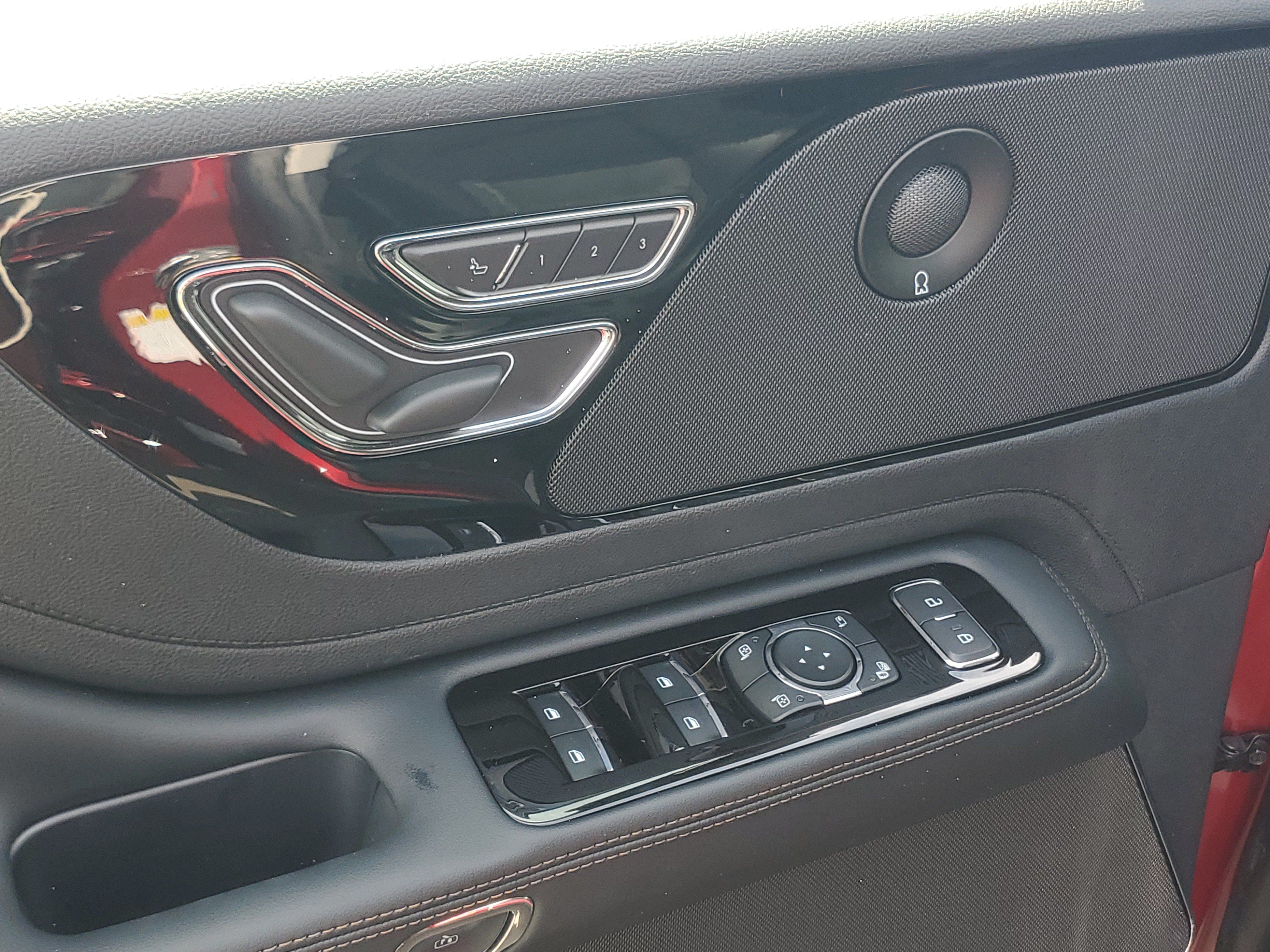 New 2027 Lincoln Aviator Reserve w/ Jet Appearance Package AWD/4WD image 9