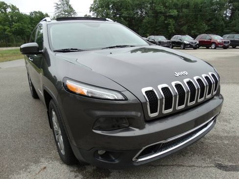Used 2018 Jeep Cherokee 4WD Limited w/ Luxury Group w/ Luxury Group image 6