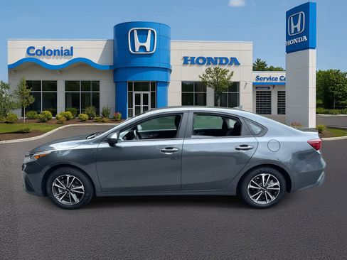 Used 2024 Kia Forte LXS image 3