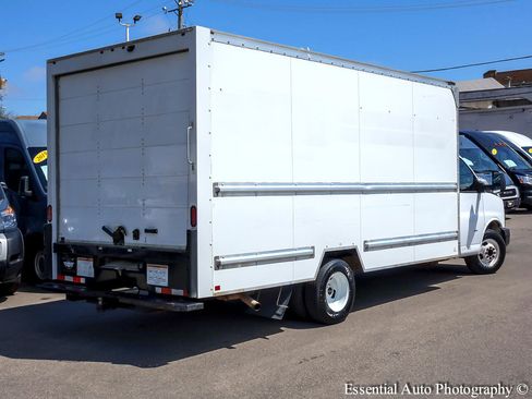 Used 2019 GMC Savana 3500 Extended w/ Driver Convenience Package image 8