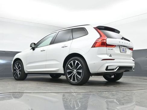 Used 2023 Volvo XC60 B5 Plus image 41
