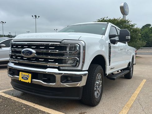 Used 2024 Ford F250 Lariat AWD/4WD image 3