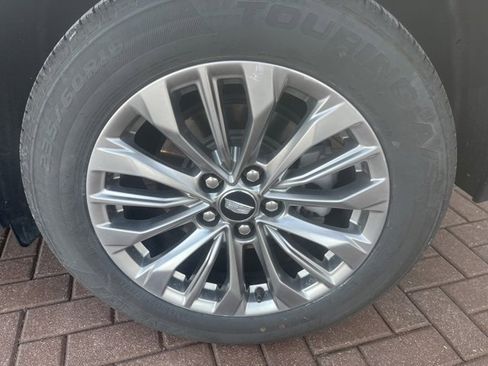 Used 2024 Cadillac XT4 Premium Luxury image 4