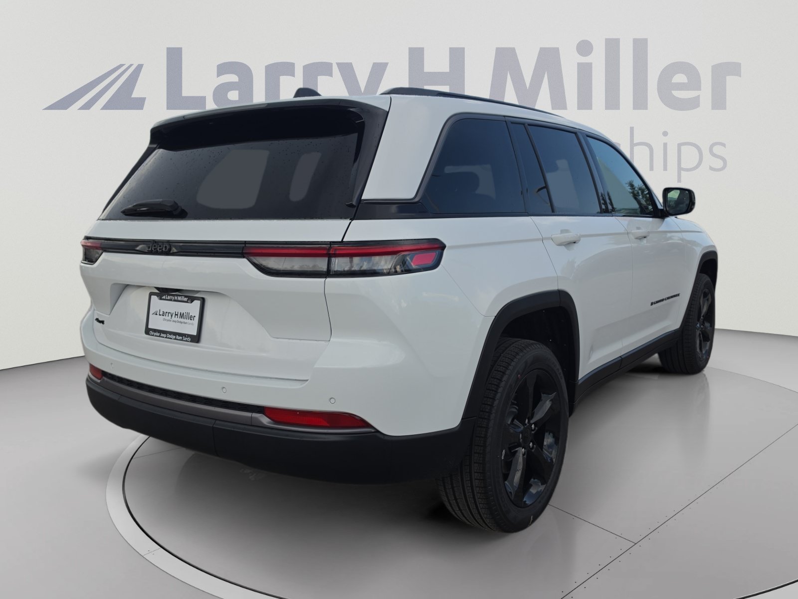 New 2026 Jeep Grand Cherokee Limited w/ Limited Altitude Package AWD/4WD image 5