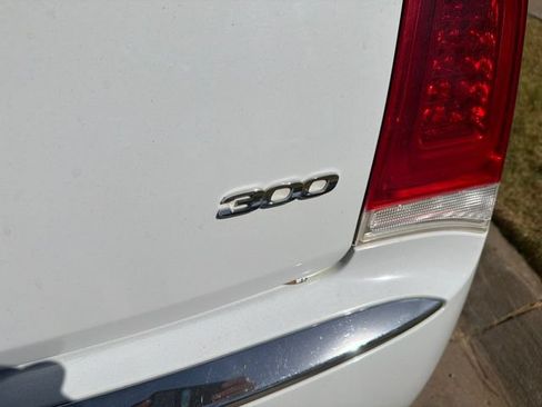 Used 2016 Chrysler 300 Limited RWD image 5
