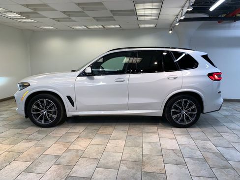Used 2023 BMW X5 xDrive40i w/ M Sport Package image 4