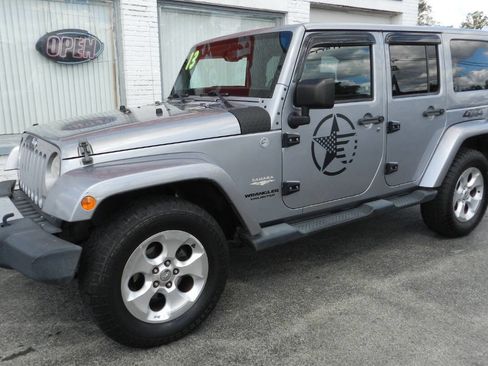 Used 2013 Jeep Wrangler Unlimited Sahara w/ Connectivity Group image 3