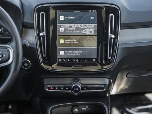 Certified 2025 Volvo XC40 B5 Plus image 21