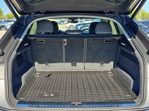 Used 2025 Audi Q8 Premium Plus image 12