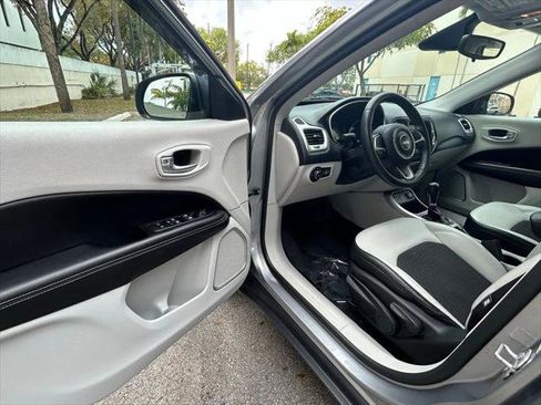 Certified 2019 Jeep Compass Latitude FWD image 15
