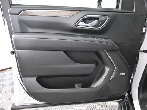 Used 2023 Chevrolet Suburban Premier w/ Advanced Technology Package AWD/4WD image 19