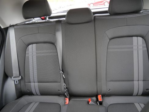 Used 2025 Hyundai Venue SEL FWD image 13