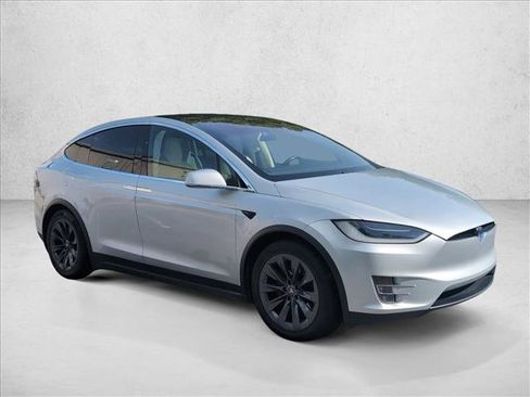 Used 2017 Tesla Model X 90D AWD/4WD image 3