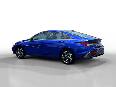 New 2025 Hyundai Elantra Limited image 4