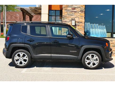 Used 2022 Jeep Renegade Limited image 2